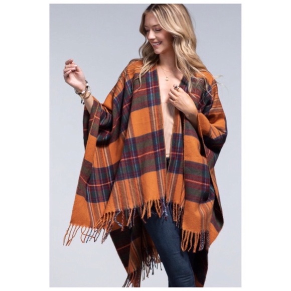 Ruggine Chic Soft Amberglow Plaid Fringe Accent Ruana - Picture 6 of 13